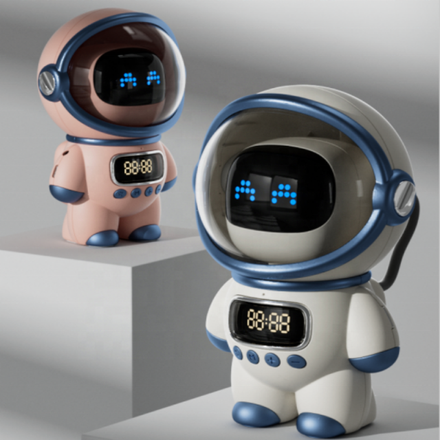 2025 New Style Astronaut Design Wireless BT Speaker FM Radio TF Card LED Table Lamp Gift Sleeping Help Night Light