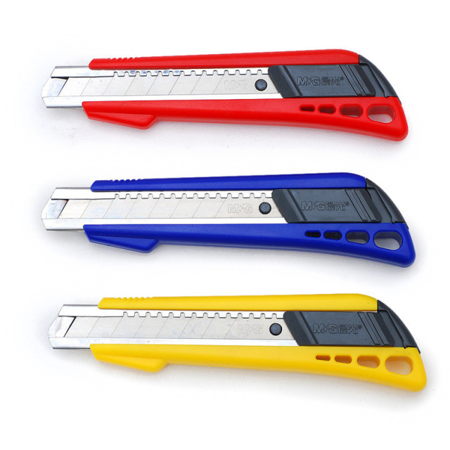 M&G Utility Knife 18mm Wide Blade Auto Lock Office Cutter Ass91320