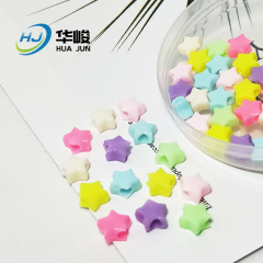 Perline acriliche a forma di stella a cinque punte color caramello da 10 mm, foro grande