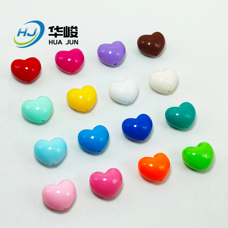 Lindas cuentas acrílicas brillantes de color sólido con forma de corazón y forma de melocotón con agujero recto