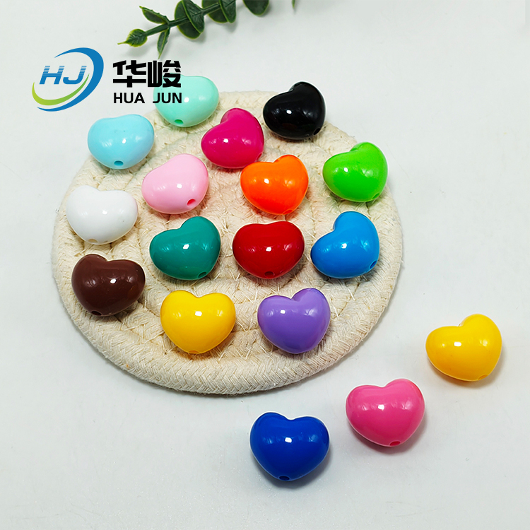 Lindas cuentas acrílicas brillantes de color sólido con forma de corazón y forma de melocotón con agujero recto
