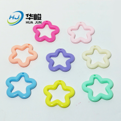 Llavero colgante DIY con forma de estrella de cinco puntas hueca de acrílico con orificio para colgar de 30 mm