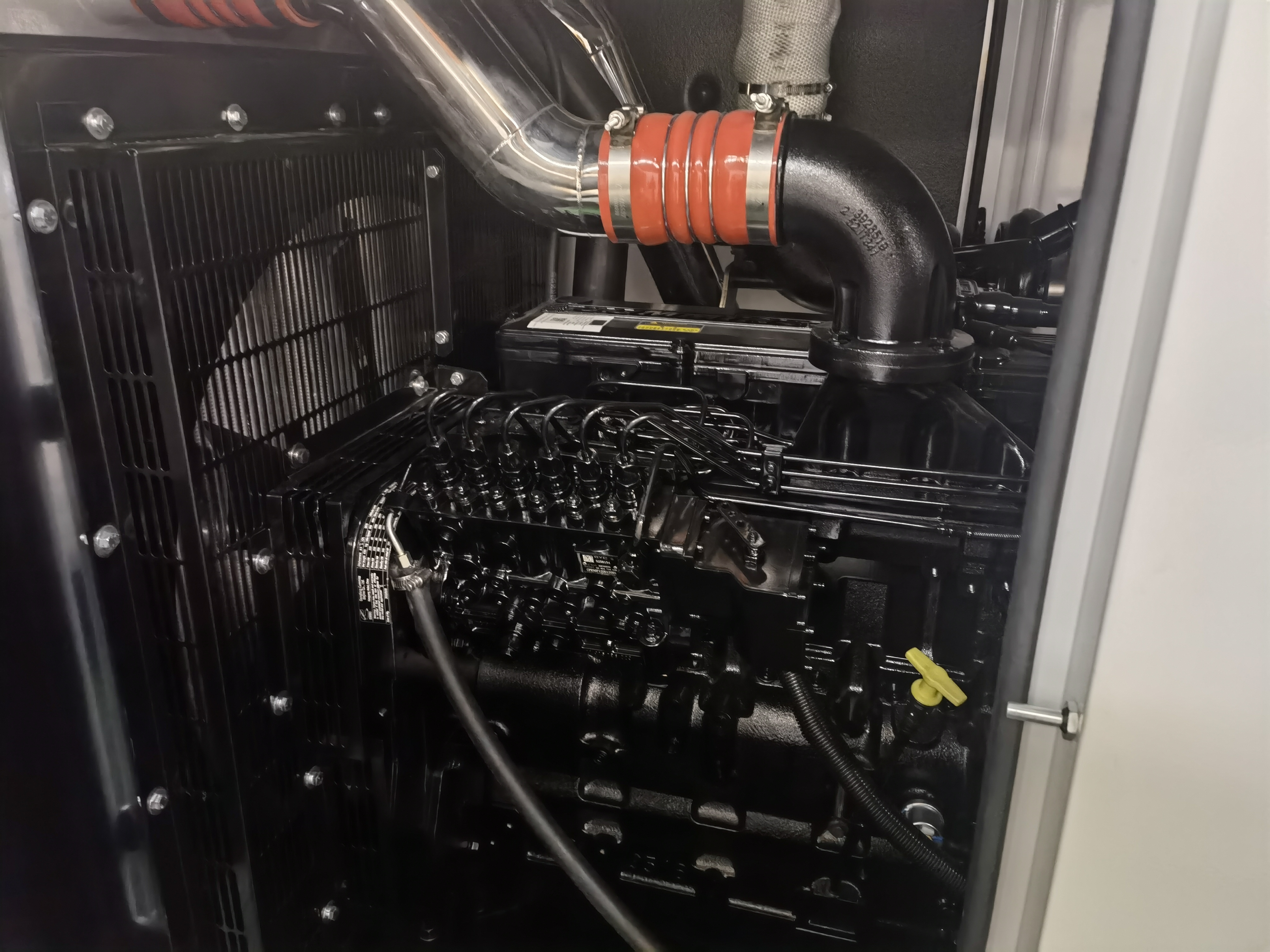CUMMINS GENERATOR