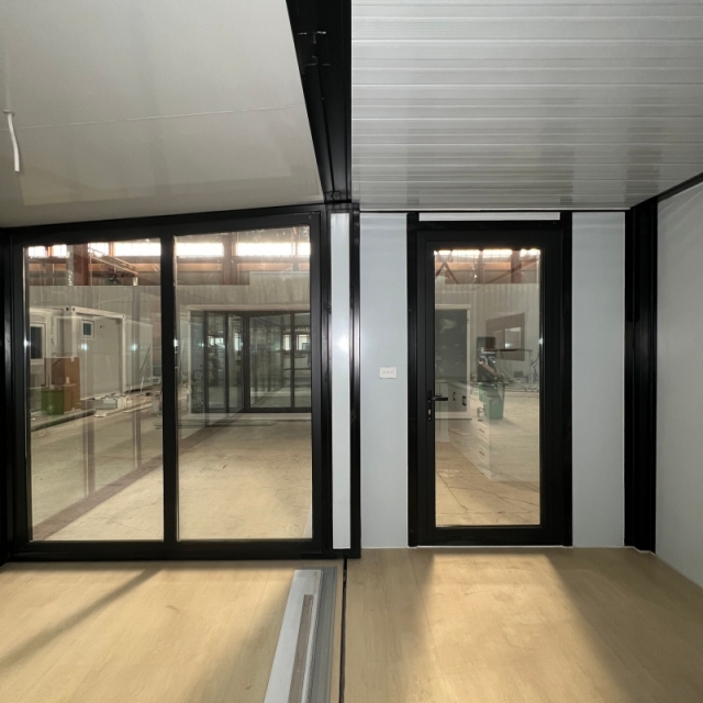 20ft Expandable House Single Wing Glass Wall