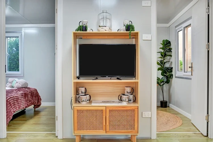 20ft Expandable Container Home with Balcony and Steel Frame
