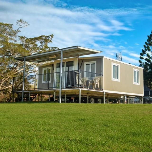 20ft Expandable Container Home with Balcony and Steel Frame