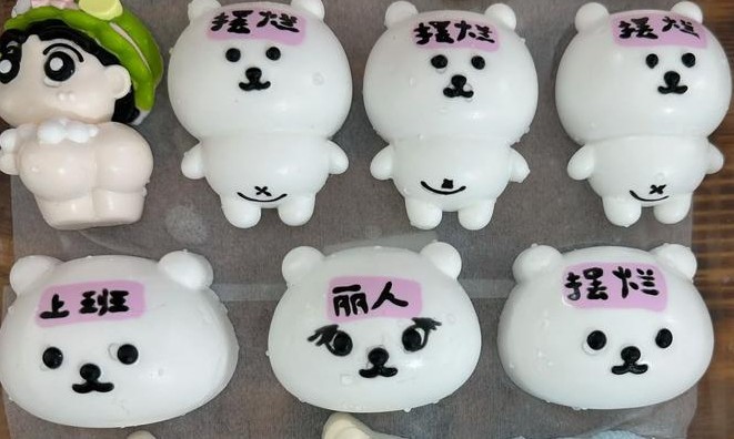 Plastic silicone children's toys