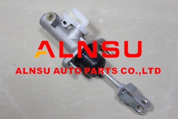 Clutch Master Cylinder For Mitsubishi Pajero H66 H76 H77 MR374499