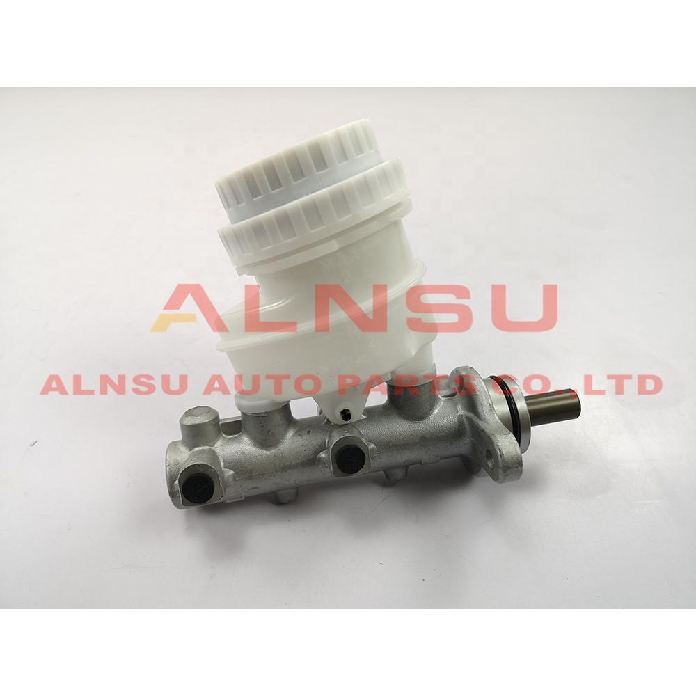 Wholesale price good quality MN102882 Auto Brake master cylinder for Pajero Triton L200LHD 2 Holes 4WD