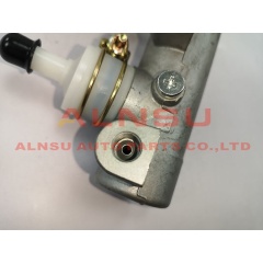 Brake master cylinder for NPR NKR 8-94441330-0 8-94249365-2 8-94254330-0 8-94254833-0 8-94441332-0