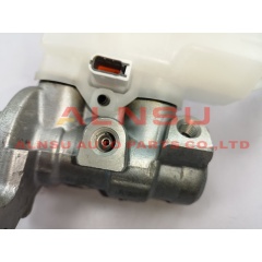 Brake master cylinder for Bluebird Tiida D6010-3DF3A D6010-3DF2A D6010-3DD1A D6010-1KD1A