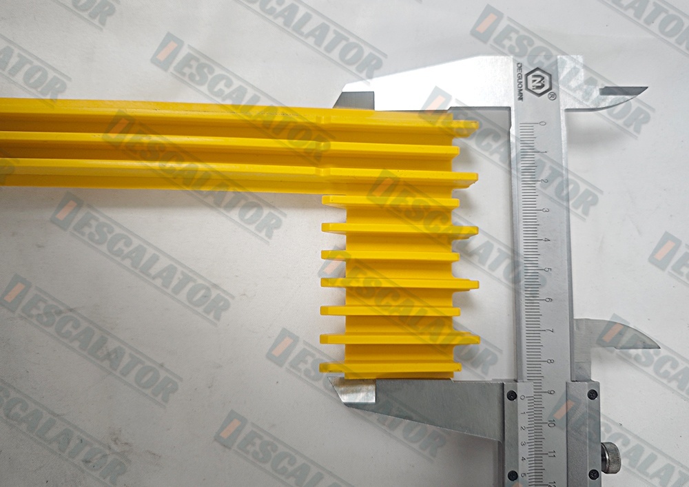 50626403 Escalator Step Demarcation LHS Yellow 5teeth L=401.5mm