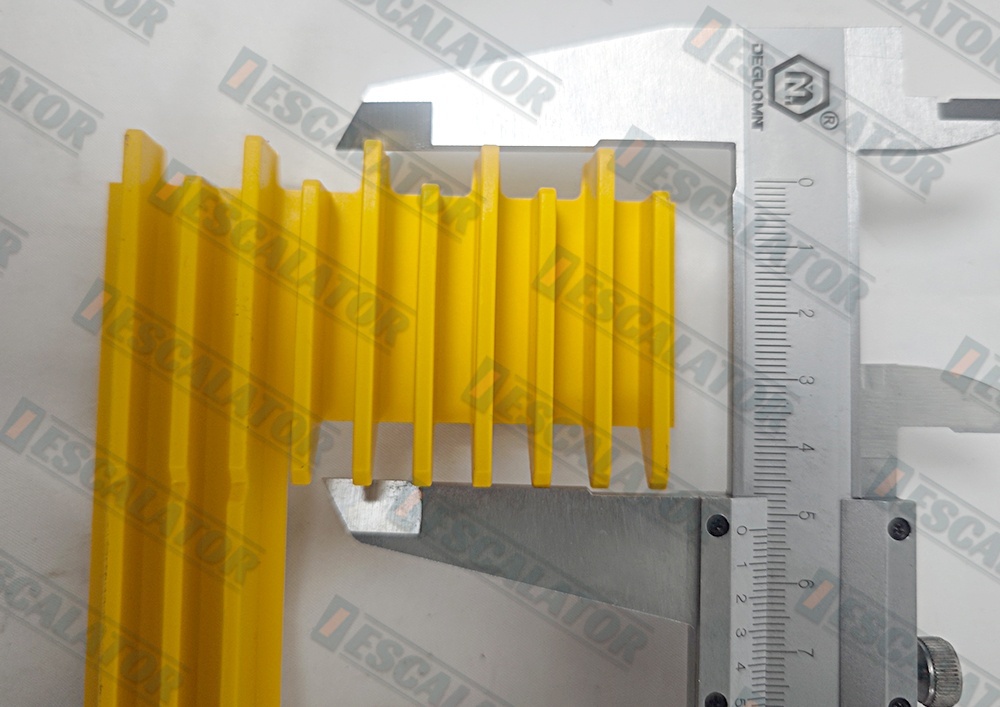50626403 Escalator Step Demarcation LHS Yellow 5teeth L=401.5mm