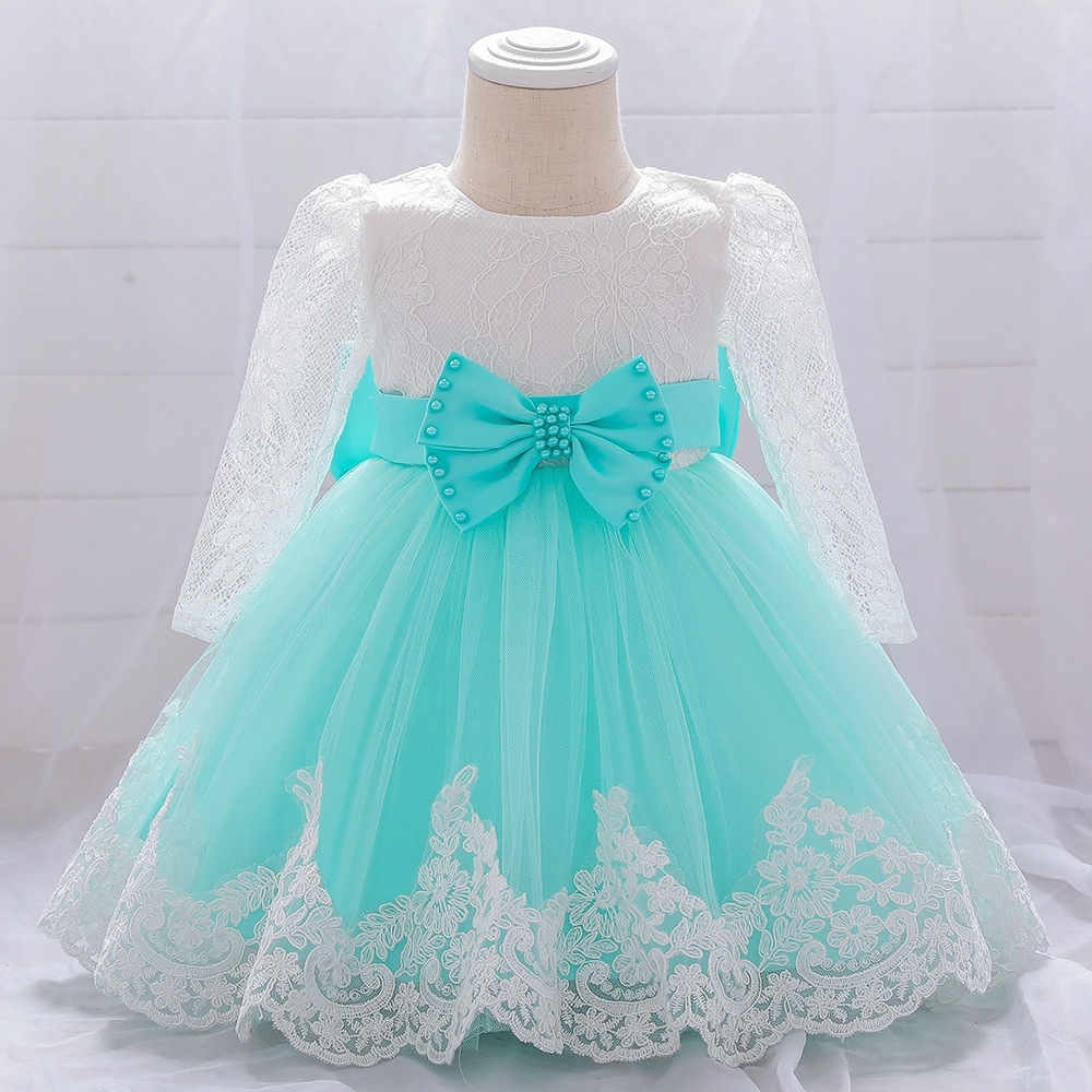 Elegant Girl's Dress: A Perfect Blend of Lace and Tulle" 英文介绍 This exquisite girl's dress combines delicate lace and fluffy tulle. With a charming white lace - covered top and a vibrant red tulle skirt, adorned with a large bow, it's ideal for special oc