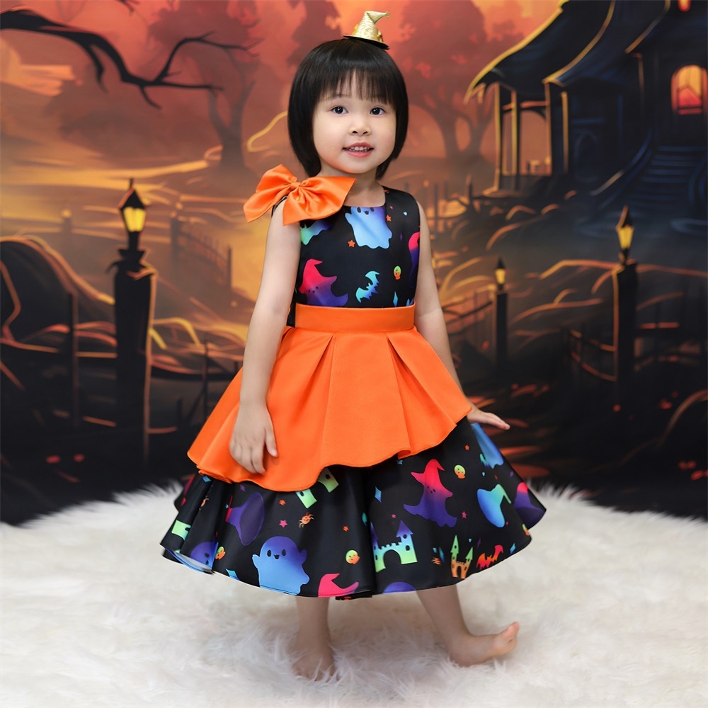 Spooktacular Halloween - themed Children's Dresses: Fun and Festive Attire for Little Ones Enchanting Halloween Kids' Dresses: Vibrant Pumpkin Prints, Ghost & Cat Motifs with Shimmering Details for Spooky Parties & Photoshoots