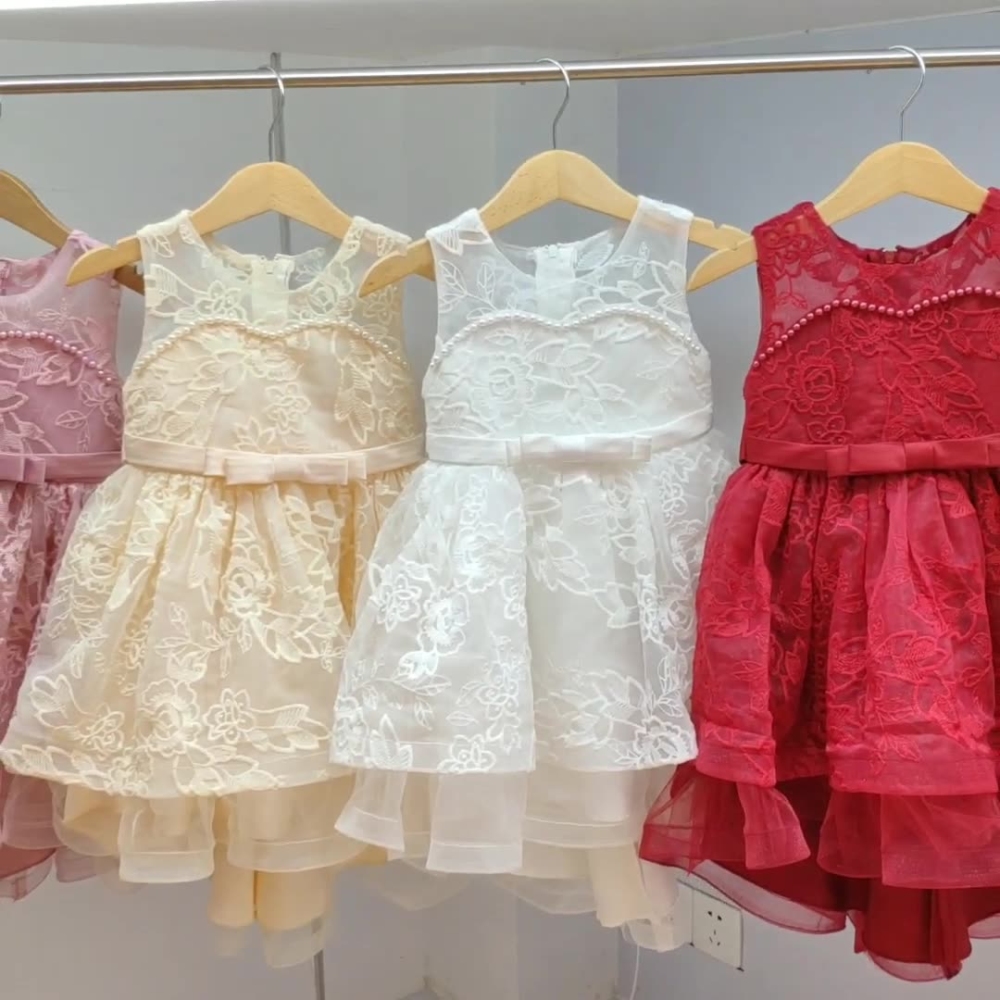 Elegant Floral Lace Children's Dresses: Tiered Tulle Skirts, Pearl Embellishments & Delicate Mesh Details for Special Occasions