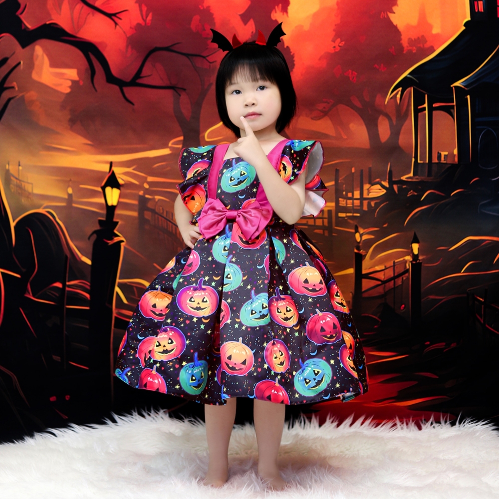 Spooktacular Halloween - themed Children's Dresses: Fun and Festive Attire for Little Ones Enchanting Halloween Kids' Dresses: Vibrant Pumpkin Prints, Ghost & Cat Motifs with Shimmering Details for Spooky Parties & Photoshoots