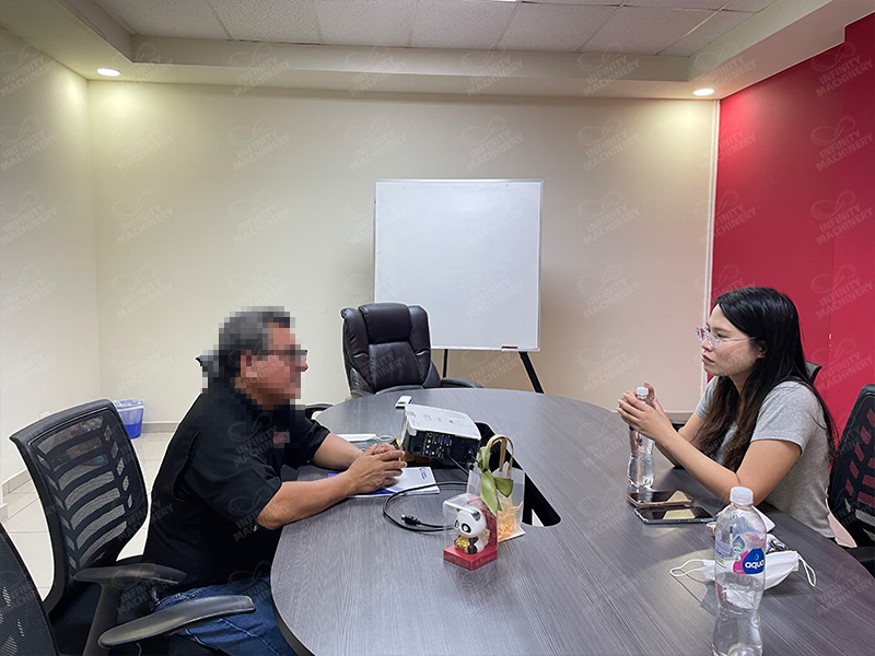 Discusi&oacute;n de negocios con el cliente