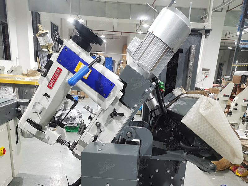 IF-T5 equipada con cabezal de m&aacute;quina Singer