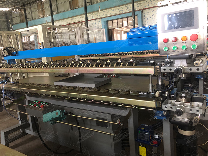 Apariencia general de la m&aacute;quina ensambladora de resortes Bonnell IF-BA