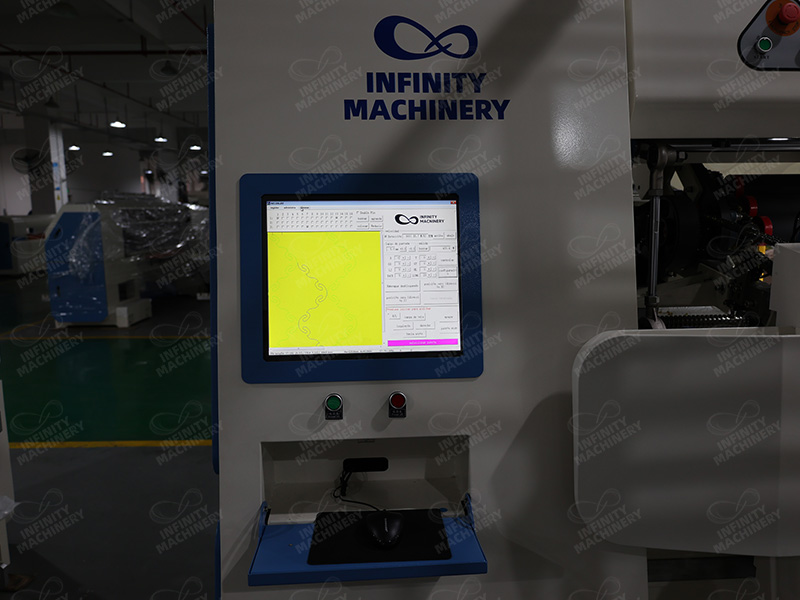 Panel de control avanzado con interfaz de pantalla t&aacute;ctil para la personalizaci&oacute;n de patrones