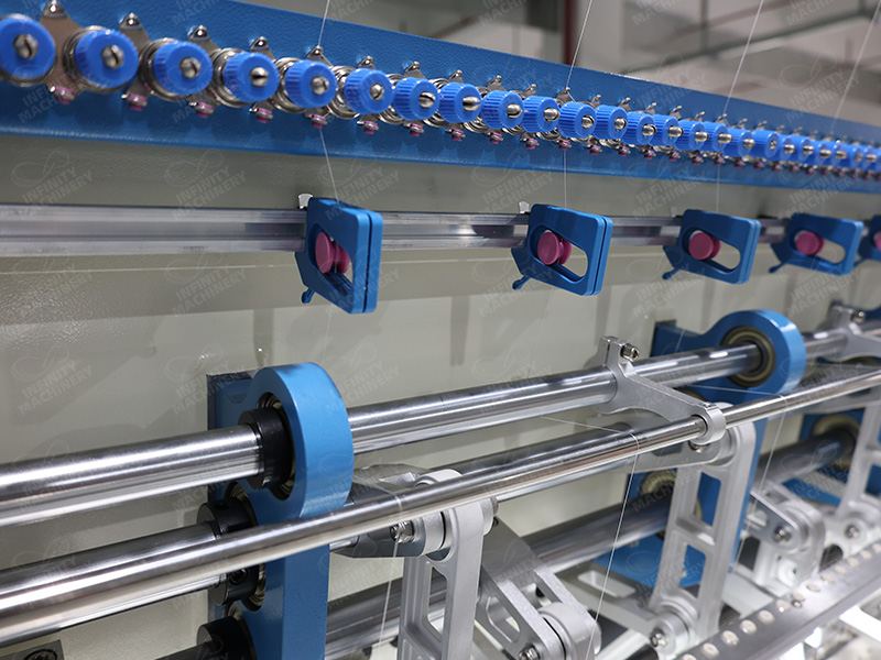 Vista detallada de los componentes y la calidad de construcci&oacute;n de la m&aacute;quina acolchadora