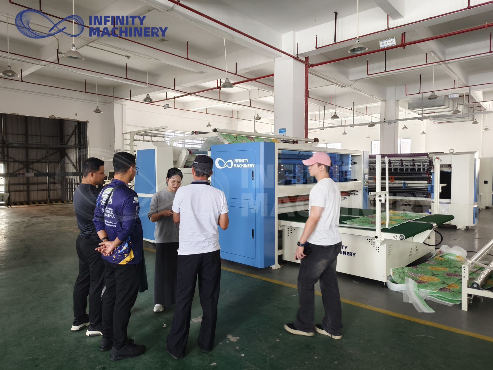 Los clientes visitan nuestra f&aacute;brica