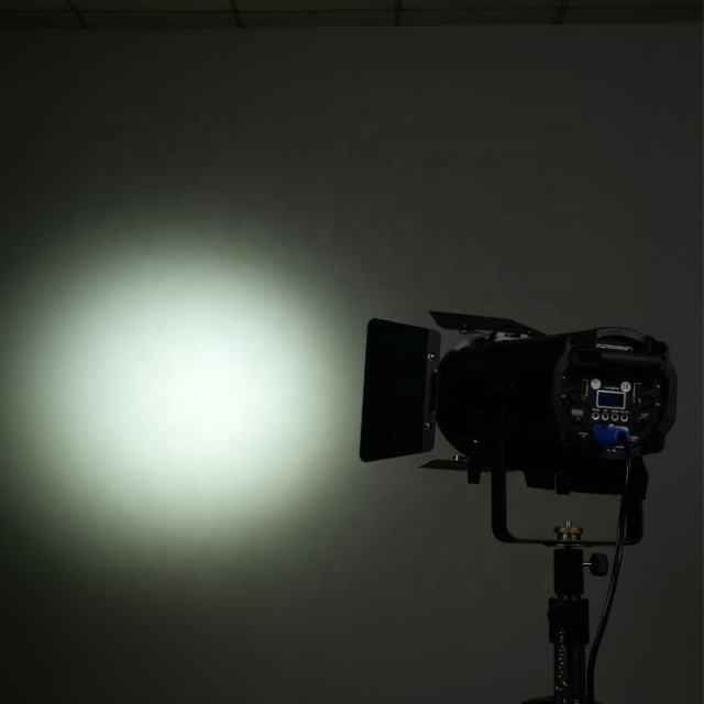 LED 150w/200w/300w LED Fresnel Spot Light with Zoom