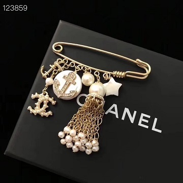 Chanel new pearl star  tassle brooch 1: 1 copy replicate counters 01042453