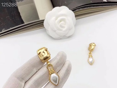 Chanel new grass pearl earrings 1: 1 copy replicate counters 0142505