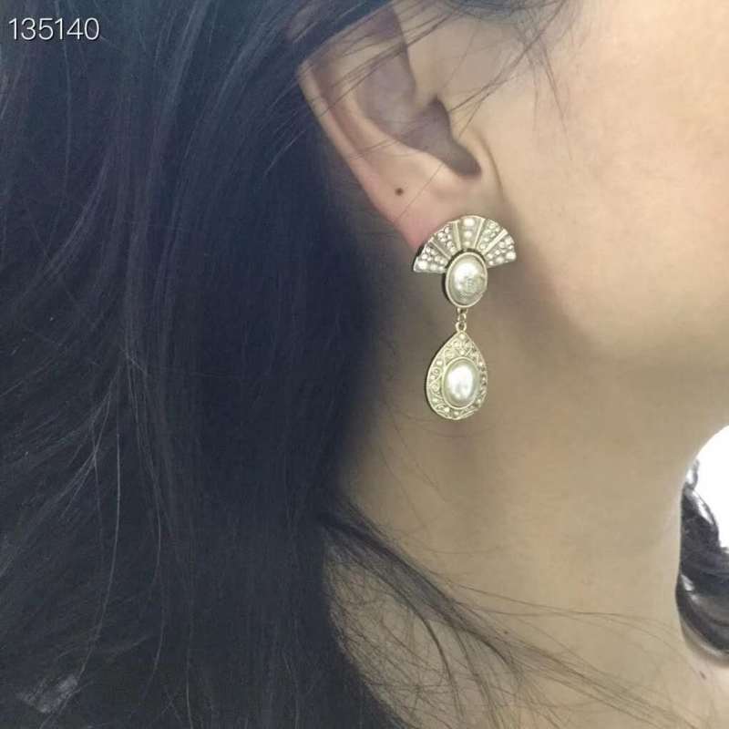 Chanel Fan Pearl Crystal Drop Earring Fashion Costume Jewelry