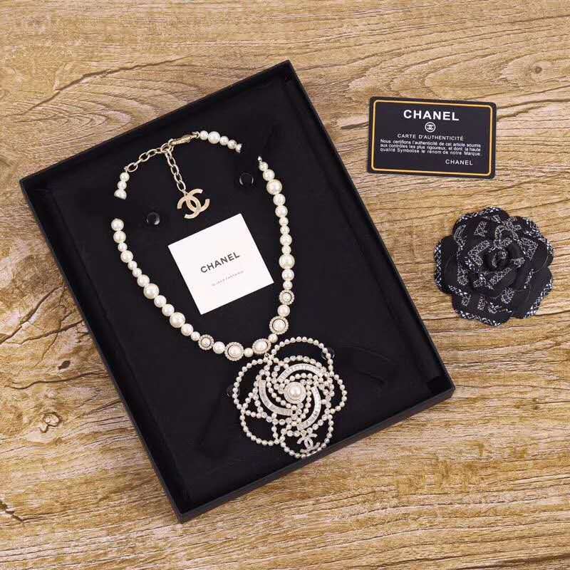 Chanel Pearl Strass Camellia Pendant Short Necklace
