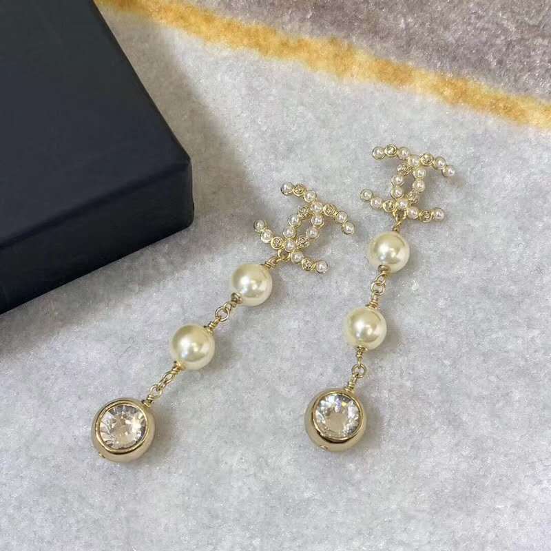 CHANEL Long Earring Glass Pearls &amp; Strass Gold, Pearly White &amp; Crystal