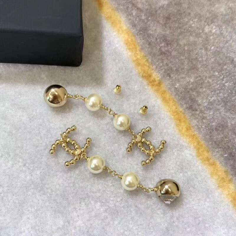 CHANEL Long Earring Glass Pearls &amp; Strass Gold, Pearly White &amp; Crystal