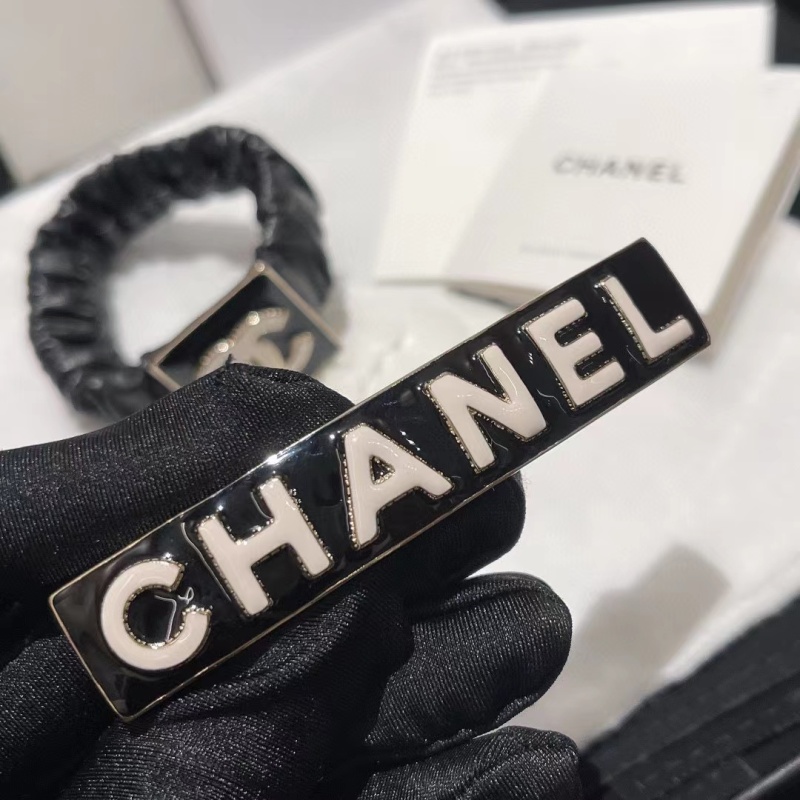 Chanel 2022S enamel Black White Letter Brooch