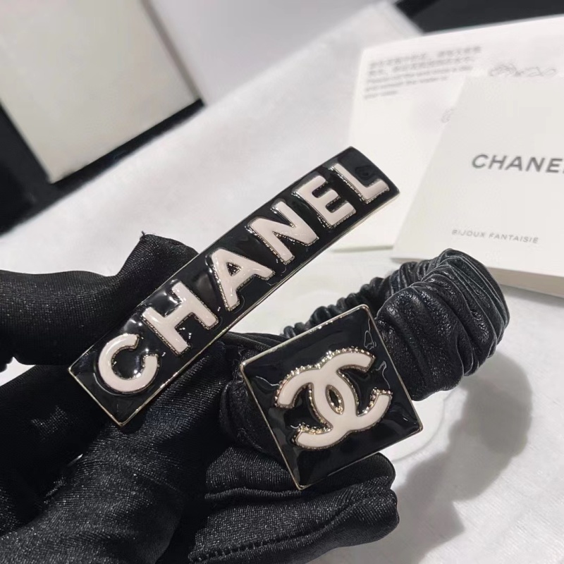 Chanel 2022S enamel Black White Letter Brooch