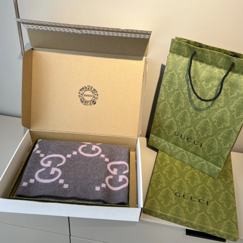 Thick Pinkish Purple Gucci Blanket Luxury Cashmere Wool Shawl Scarf Double-sided Jacquard GG Pattern