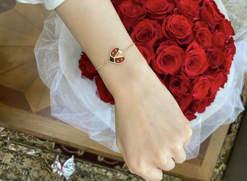 Van Cleef &amp; Arples VCA Lucky Spring bracelet Close Open Wings Ladybug1 motifs Top Replica AAA Copy Factory Outlet Wholesale