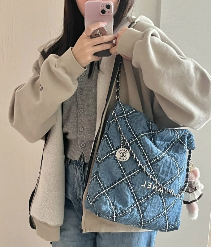 Chanel Spring Summer 24P Stitched Denim &amp; Silver-Tone Metal Chanel 22 Handbag Factory Outlet Wholesale Top 1:1 AAA vs Genuine
