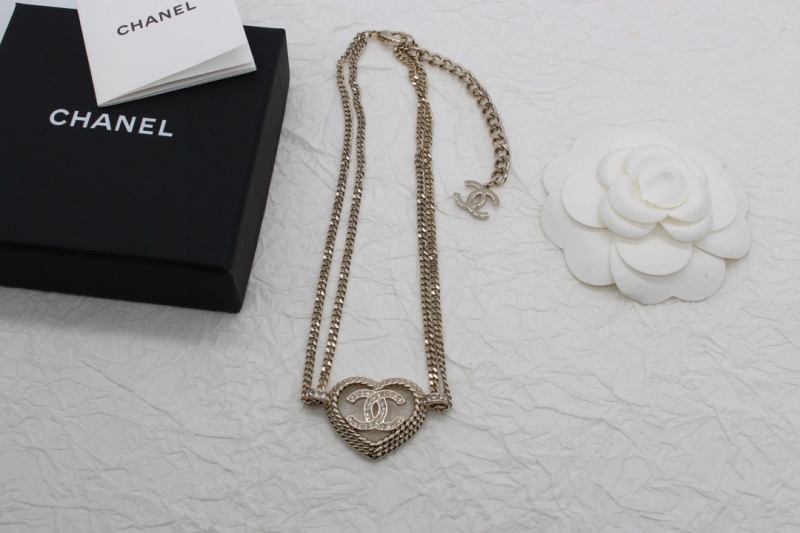 Chanel Spring Summer 2024 pre-collection Heart Pendant Short Strands Slim Chain Necklace 1:1 AAA Top Quality