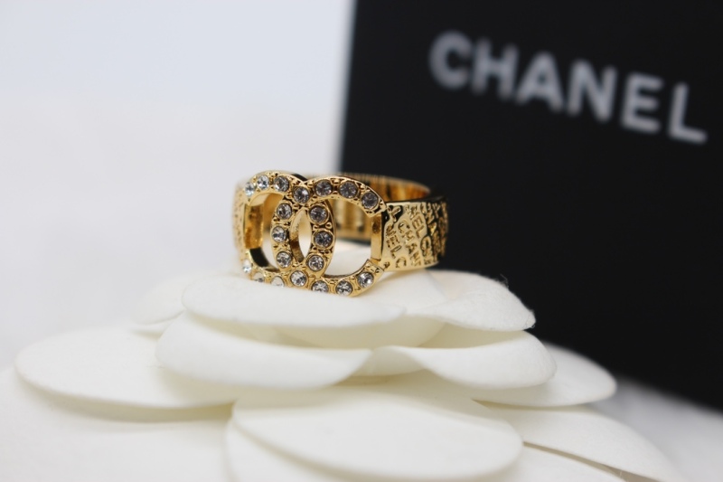Chanel Spring Summer 2024 Pre-collection 24P Strass Carved Letter Ring 1:1 AAA Top Quality Factory Outlet Wholesale