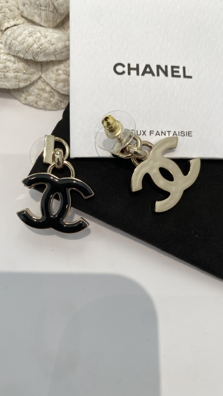 Chanel Spring Summer 2024 Pre-collection 24P Lock Paint CC Pendant Earring 1:1 AAA Top Quality Factory Outlet Wholesale