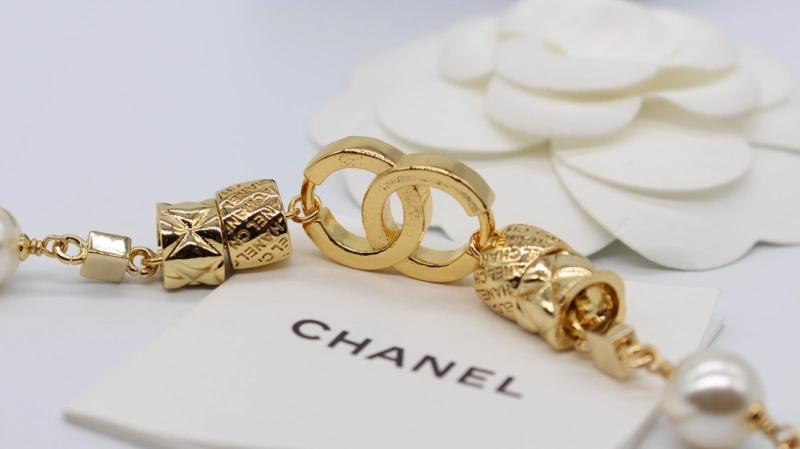 Chanel Spring Summer 2024 Pre-collection 24P Carved Letter Strass CC Pendant Short Chain Necklace 1:1 AAA Top Quality Factory Outlet Wholesale