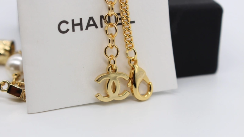 Chanel Spring Summer 2024 Pre-collection 24P Carved Letter Strass CC Pendant Short Chain Necklace 1:1 AAA Top Quality Factory Outlet Wholesale