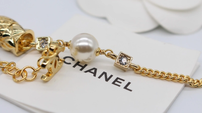 Chanel Spring Summer 2024 Pre-collection 24P Carved Letter Strass CC Pendant Short Chain Necklace 1:1 AAA Top Quality Factory Outlet Wholesale