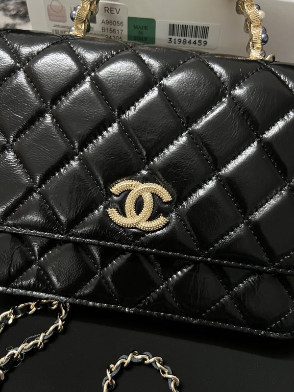 Chanel Spring Summer 2024 Pre-collection 24P Shiny Crumpled Lambskin Wallet on Chain with Top Pearl Handle 1:1 AAA Top Quality vs Genuine