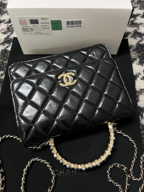 Chanel Spring Summer 2024 Pre-collection 24P Shiny Crumpled Lambskin Wallet on Chain with Top Pearl Handle 1:1 AAA Top Quality vs Genuine