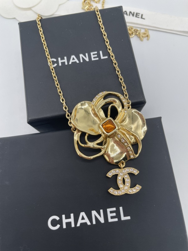 Chanel Spring Summer 24SS Hollowed-out Flower Strass CC Pendant Short Necklace 1:1 AAA Top Quality vs Genuine Factory Outlet Wholesale