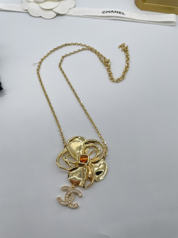 Chanel Spring Summer 24SS Hollowed-out Flower Strass CC Pendant Short Necklace 1:1 AAA Top Quality vs Genuine Factory Outlet Wholesale