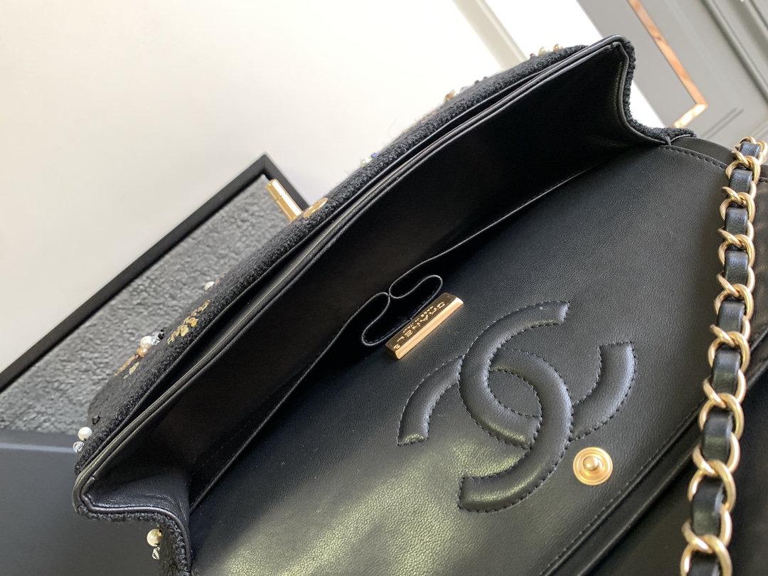 CHANEL CCロゴ ブローチ 黒と金 org.jpg